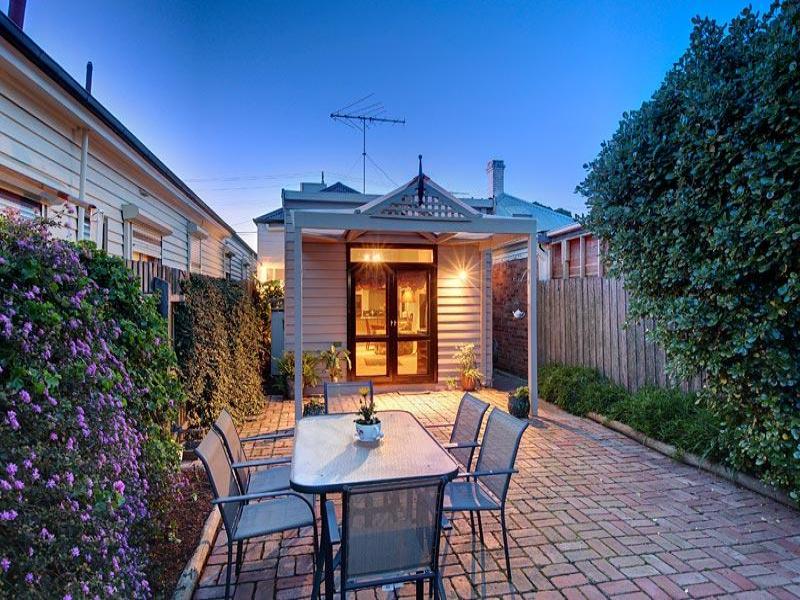 Pic 7 Courtyard